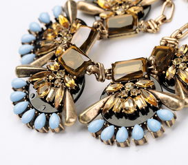 復(fù)古水晶多吊墜花朵毛衣項(xiàng)鏈 歐美時(shí)尚飾品廠家直銷的魅力與搭配藝術(shù)